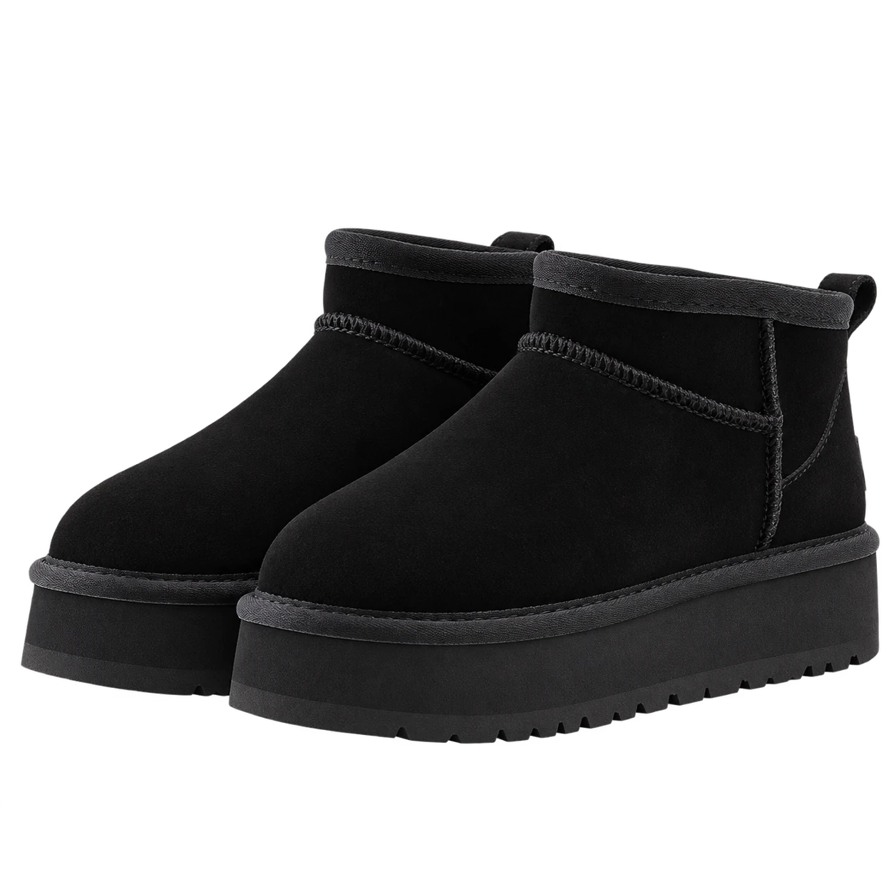 Kurze gefütterte Damen Boots mit Plüschfutter freigestellt