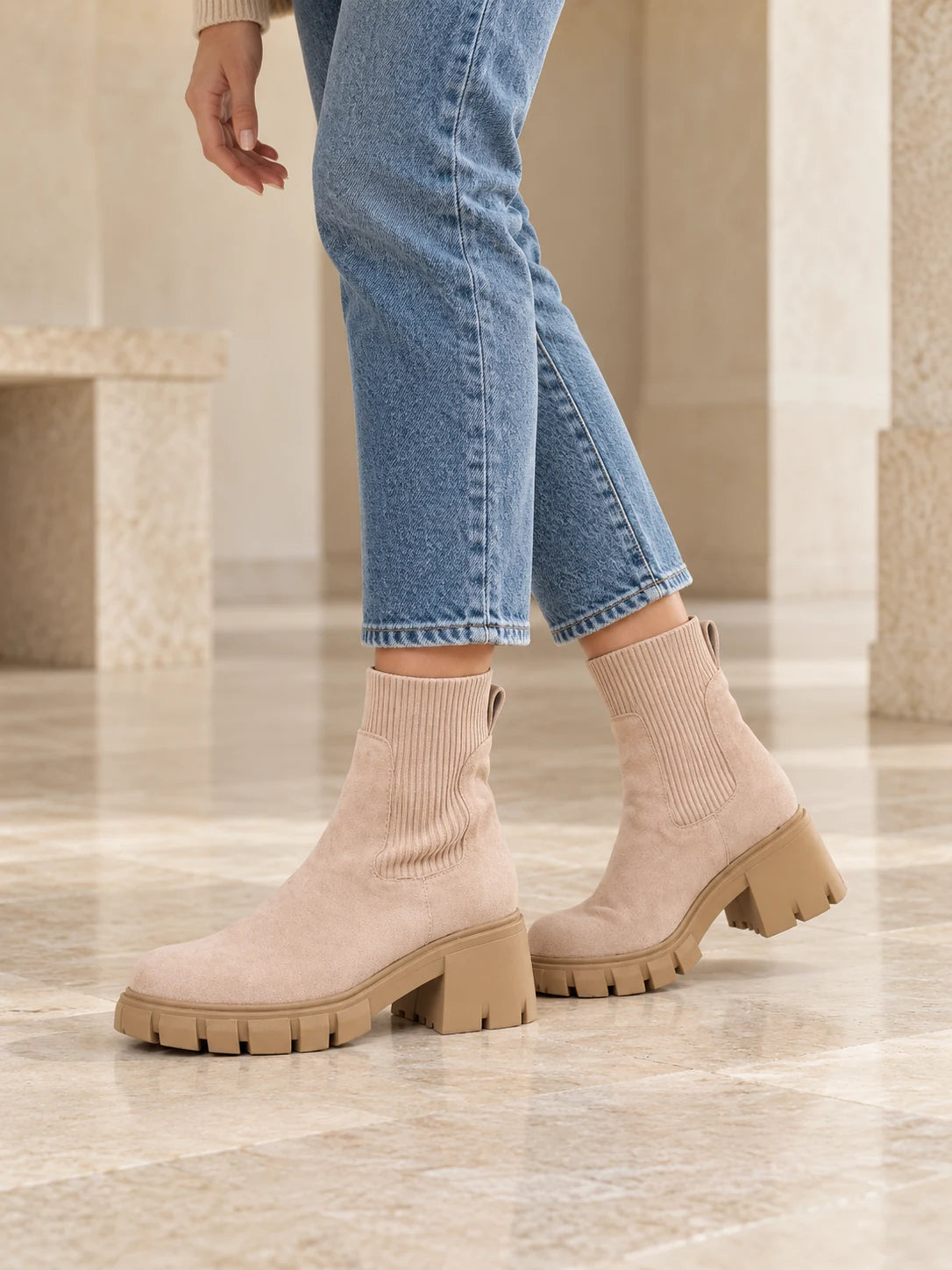 Damen Chelsea-Boots mit Profilsohle und elastischem Einsatz