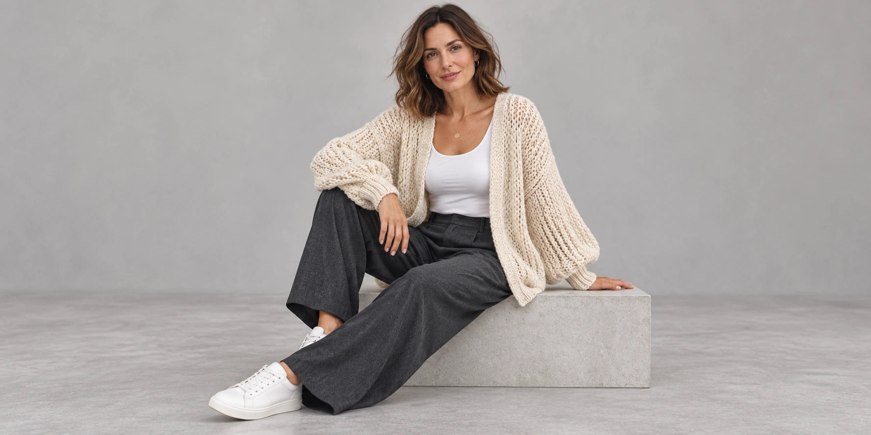 Oversize-Strickcardigan in Cremeweiß im entspannten Studio-Look